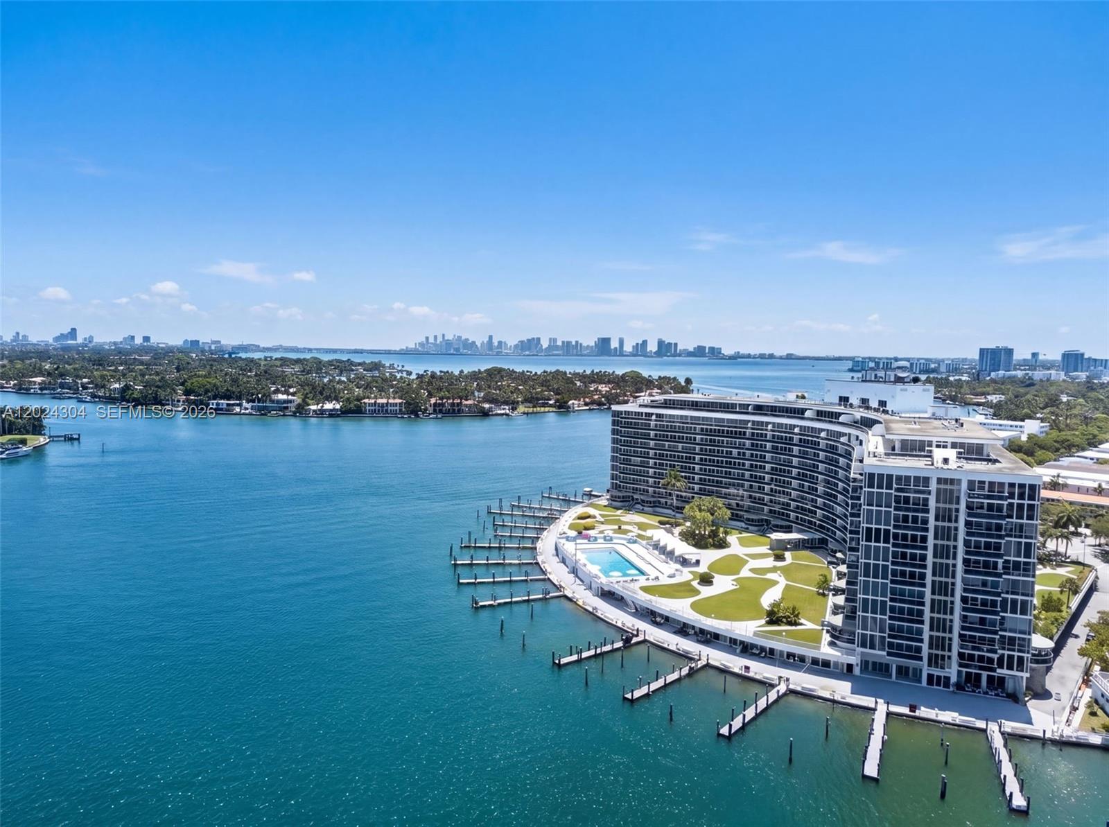 KING COLE CONDO - Residential