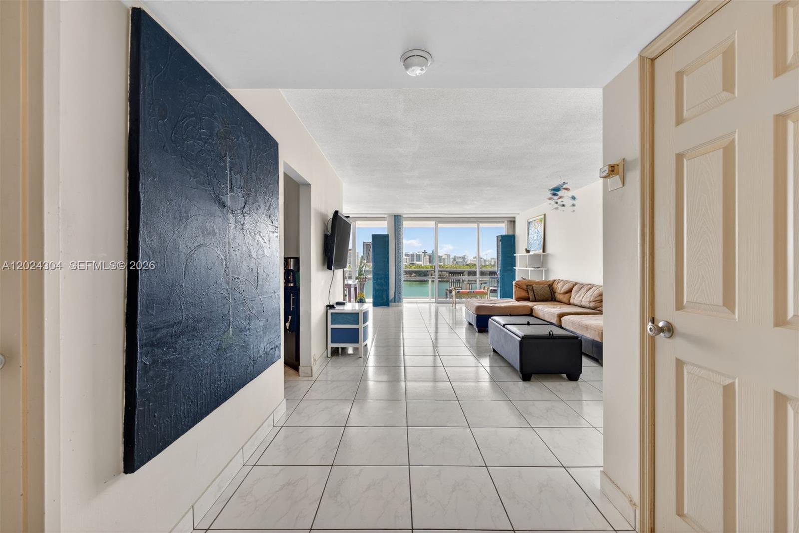 KING COLE CONDO - Residential