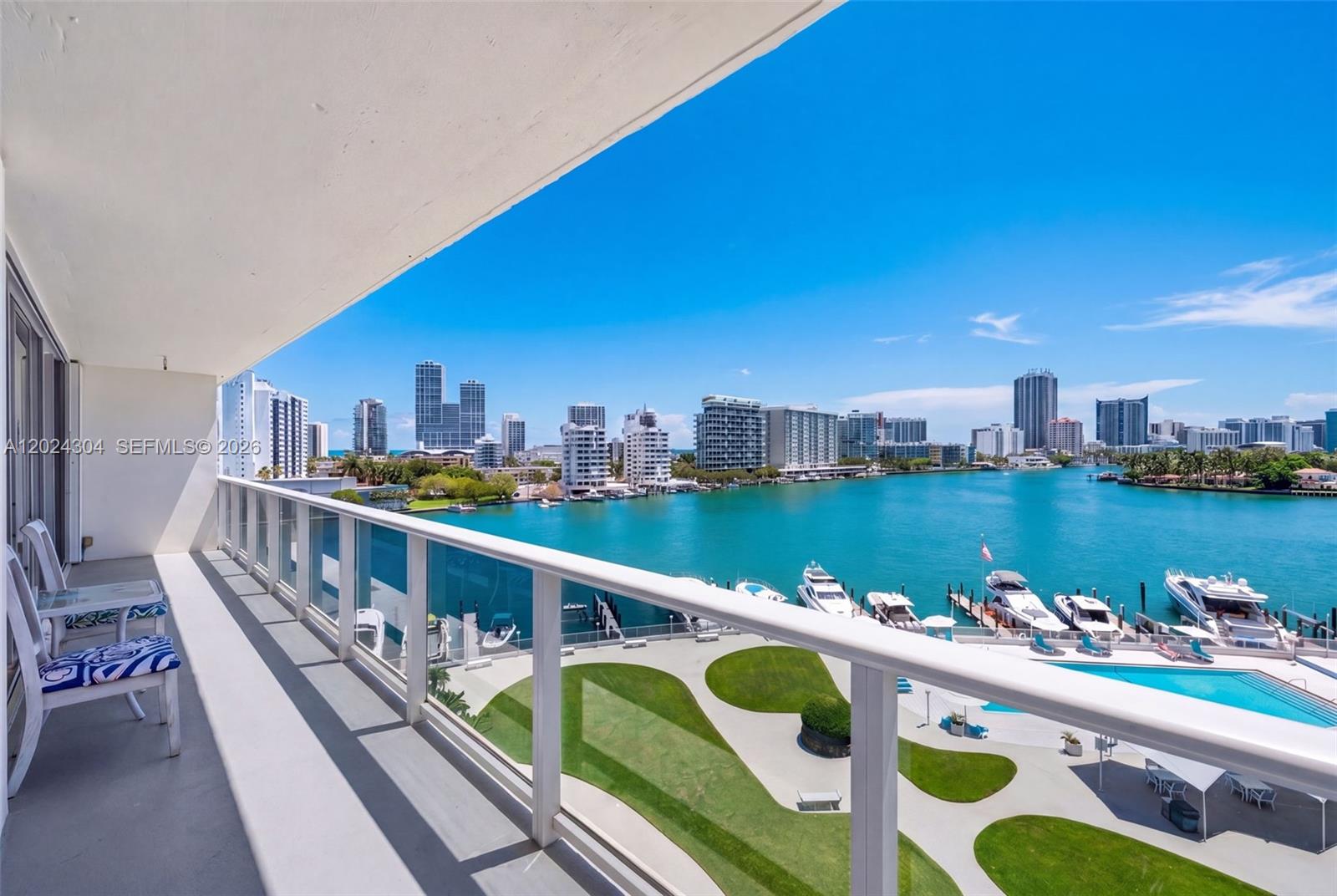 KING COLE CONDO - Residential