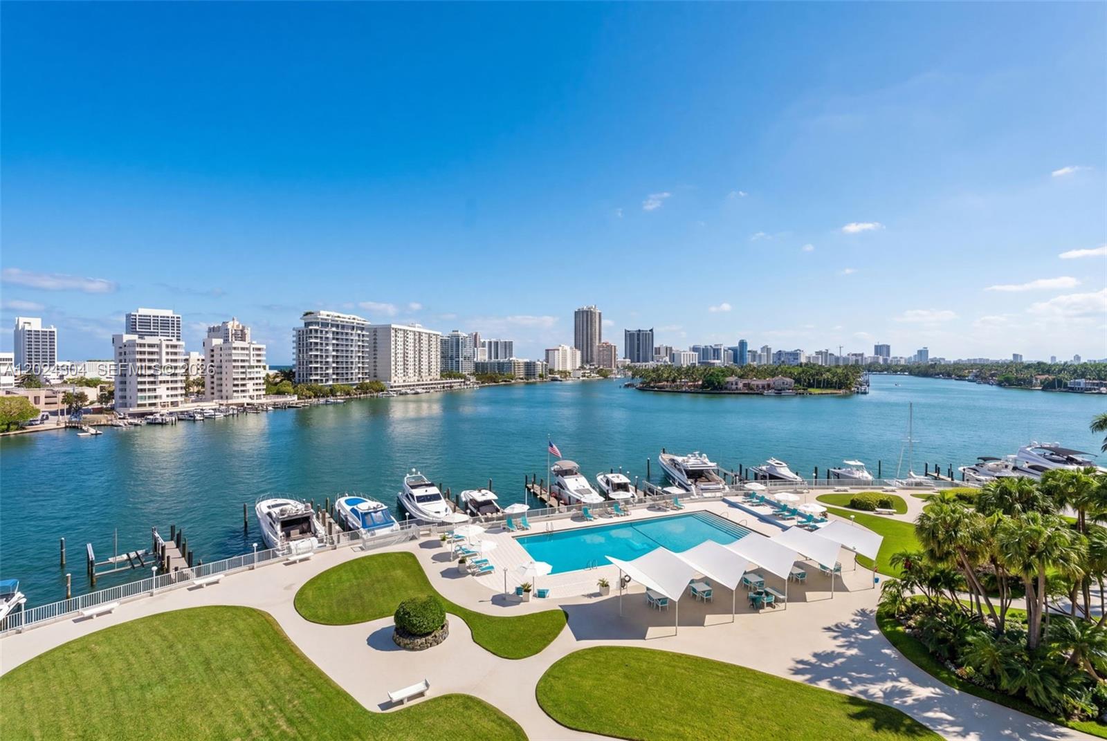 KING COLE CONDO - Residential