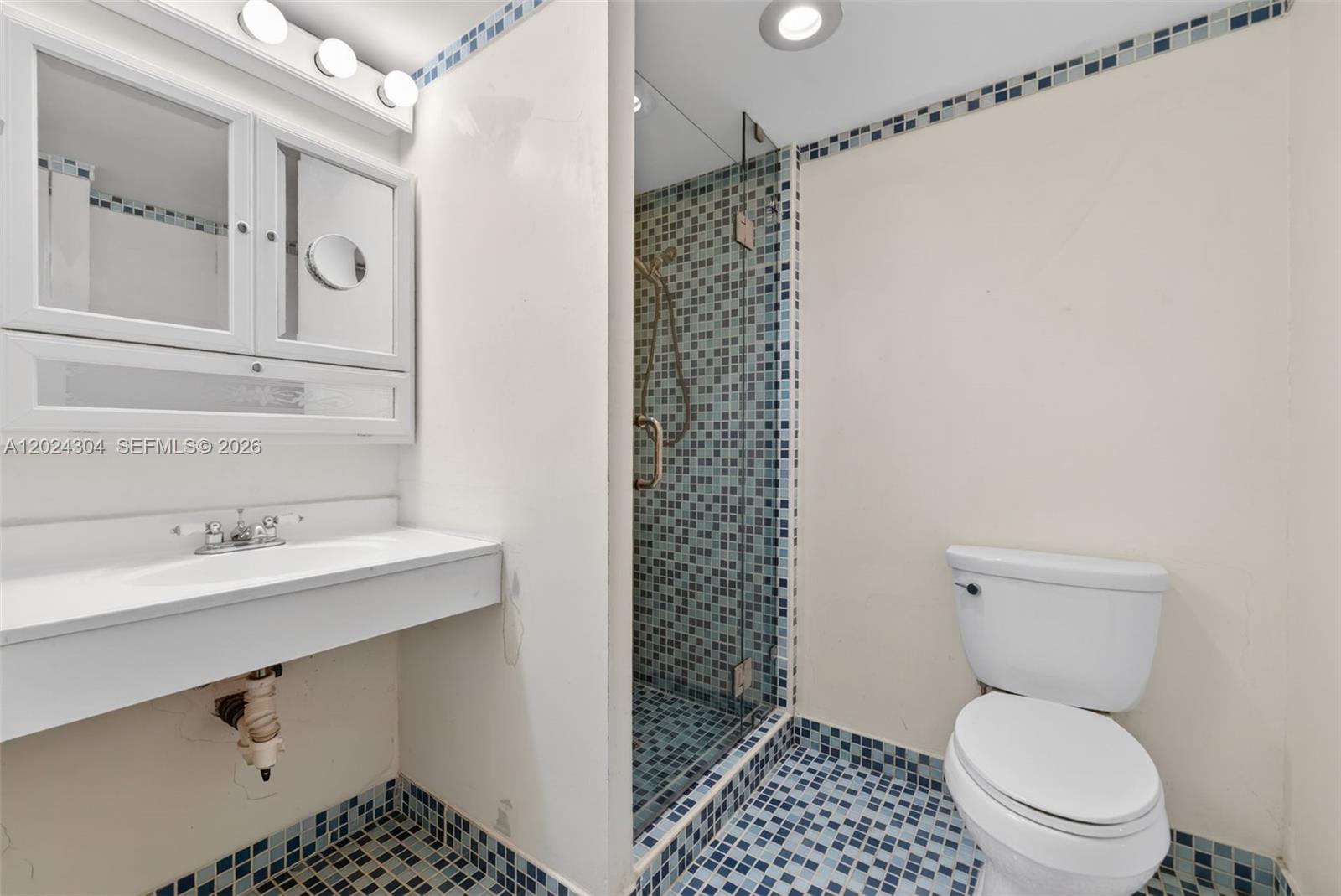 KING COLE CONDO - Residential