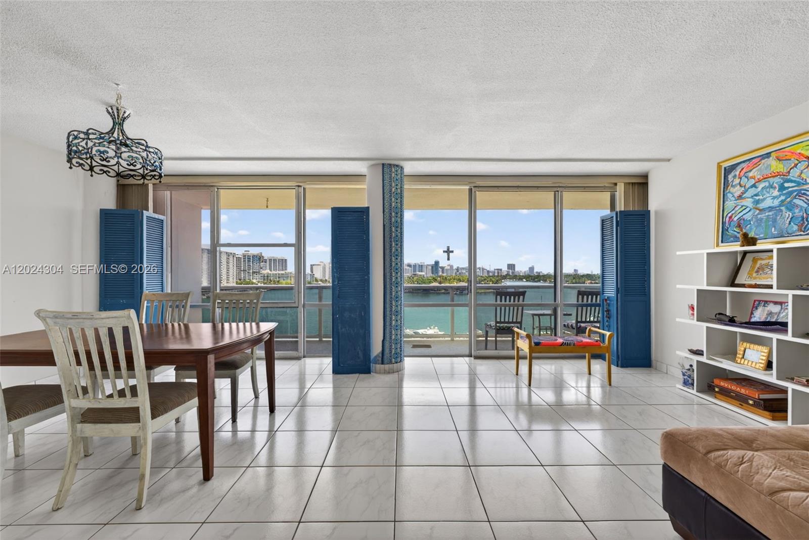 KING COLE CONDO - Residential