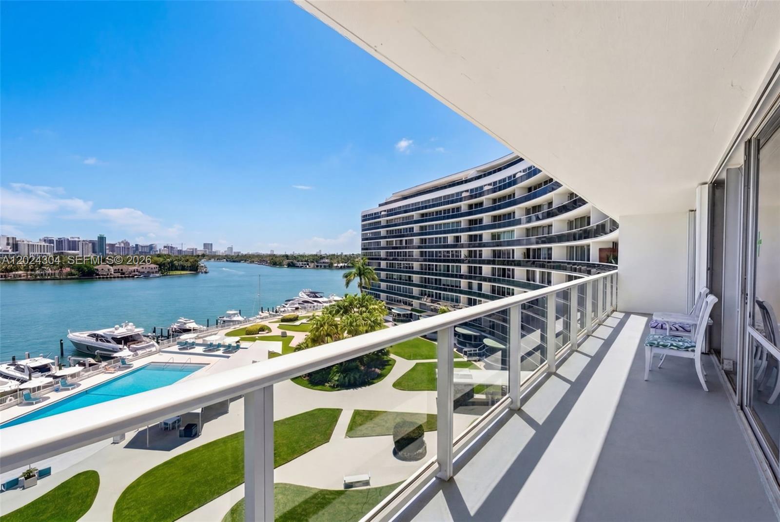 KING COLE CONDO - Residential