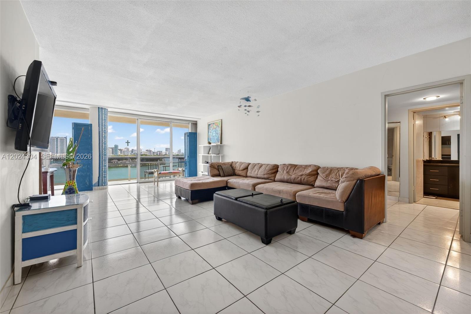 KING COLE CONDO - Residential