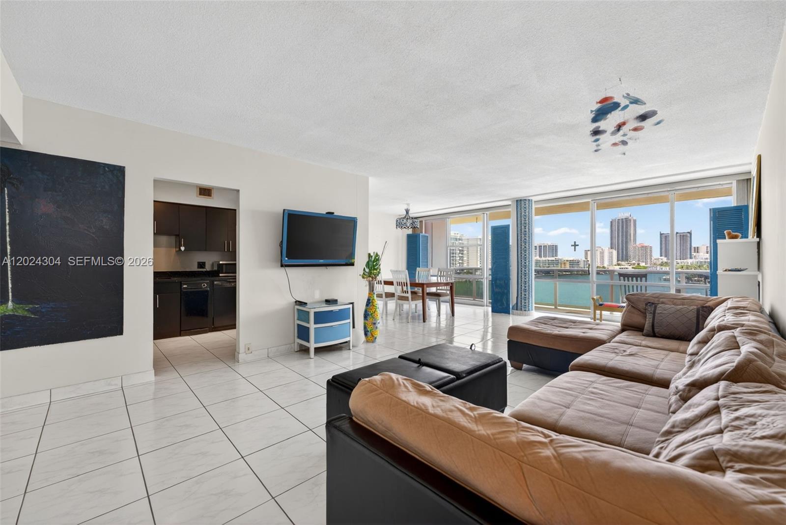 KING COLE CONDO - Residential