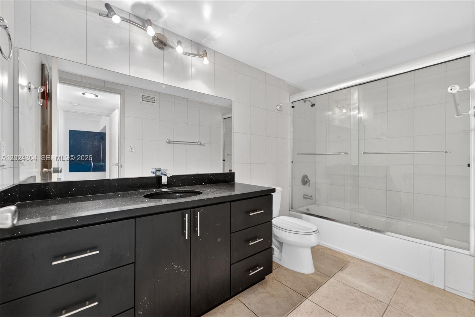 KING COLE CONDO - Residential