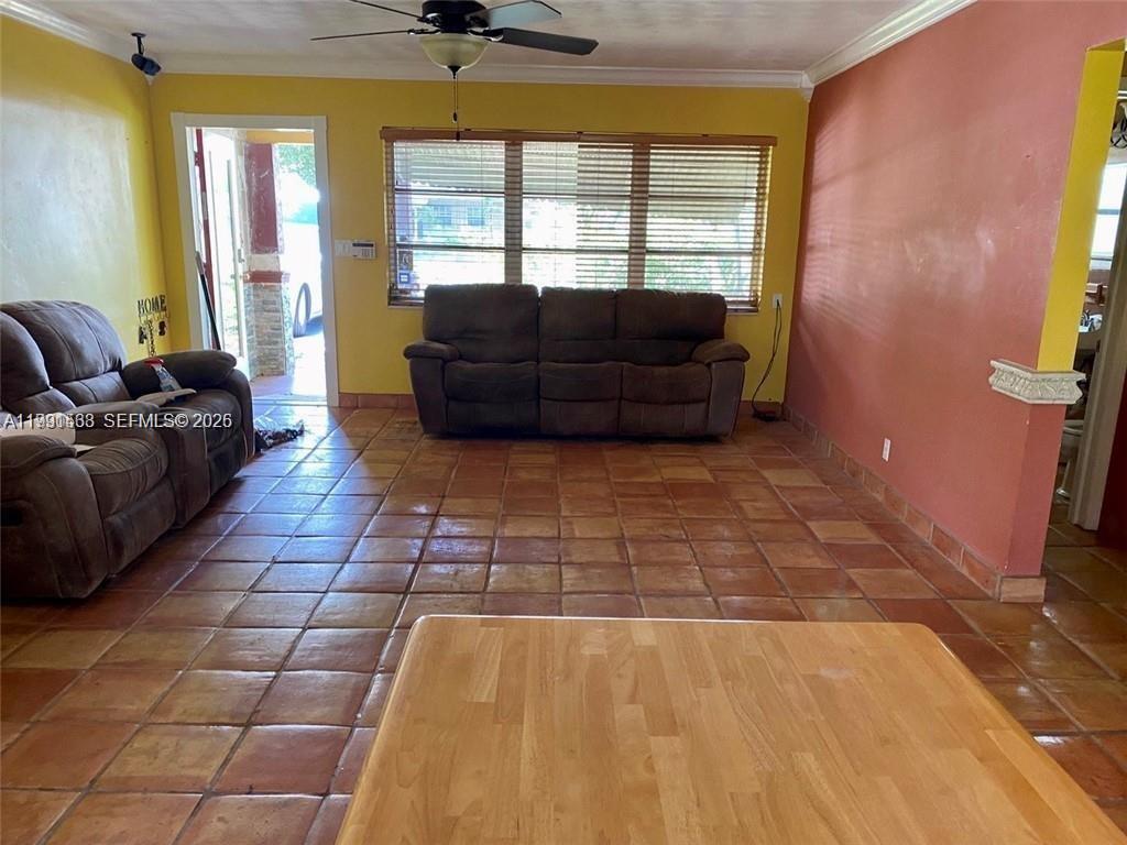 TROPICAL MANORS - Residential