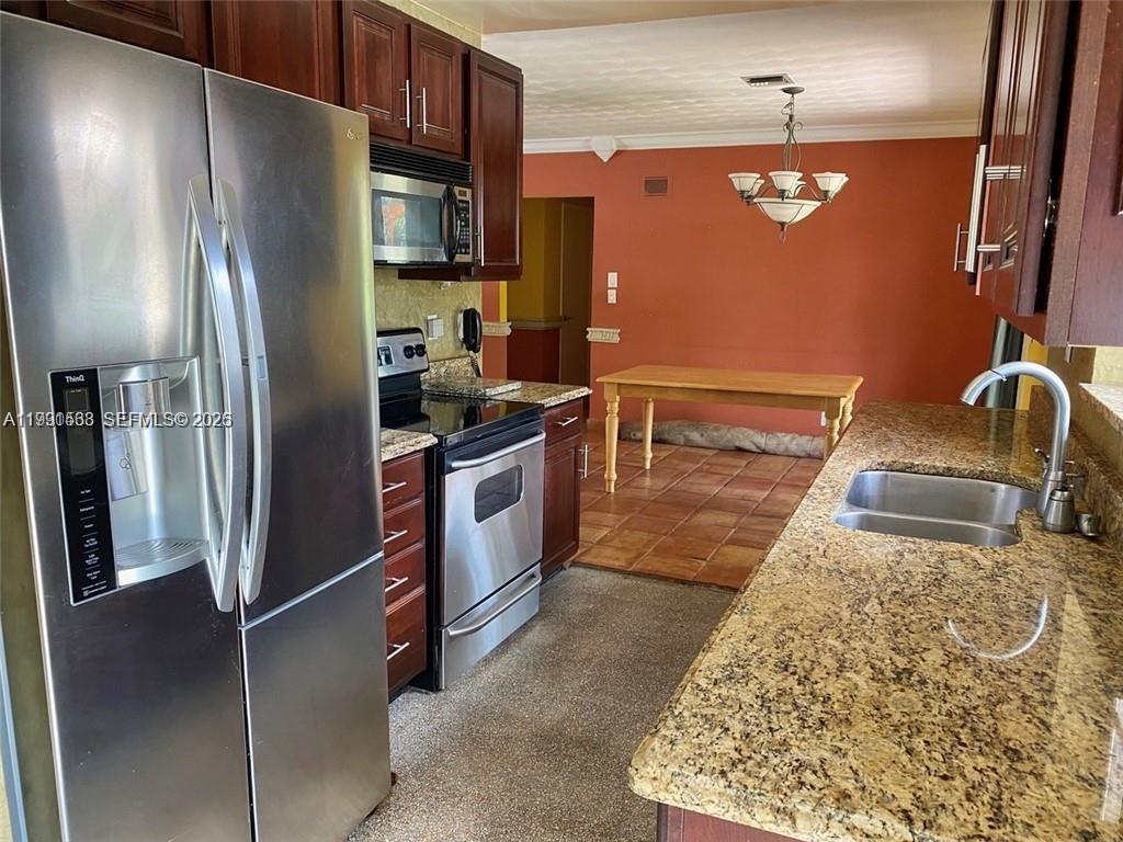 TROPICAL MANORS - Residential