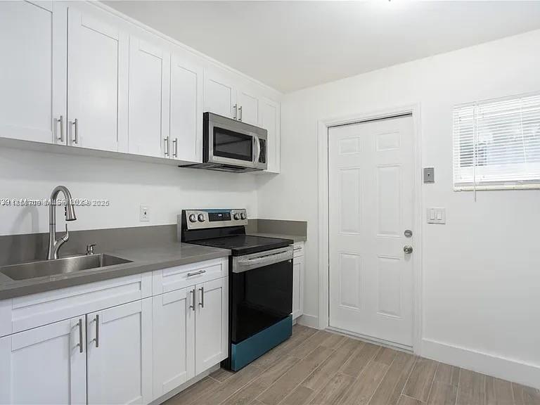 NORTH HOLLYWOOD SQUARE AM - Residential Lease