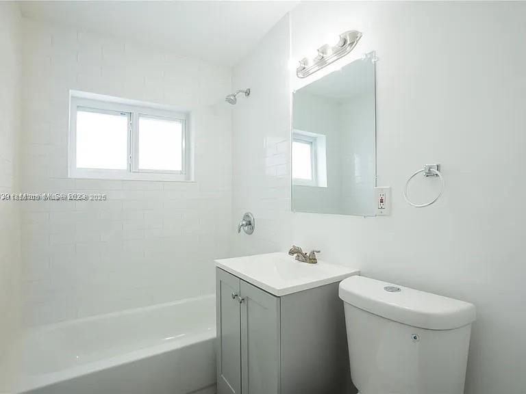 NORTH HOLLYWOOD SQUARE AM - Residential Lease