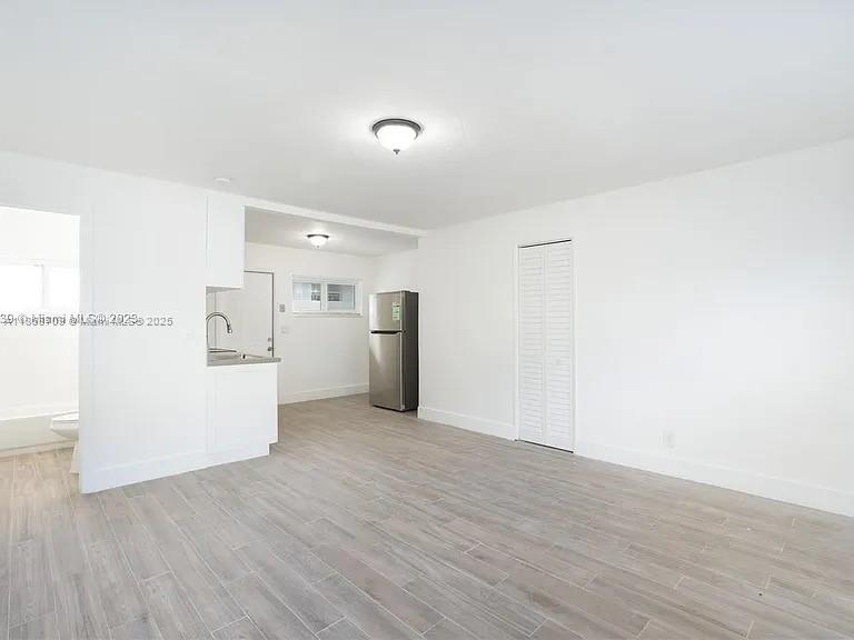 NORTH HOLLYWOOD SQUARE AM - Residential Lease