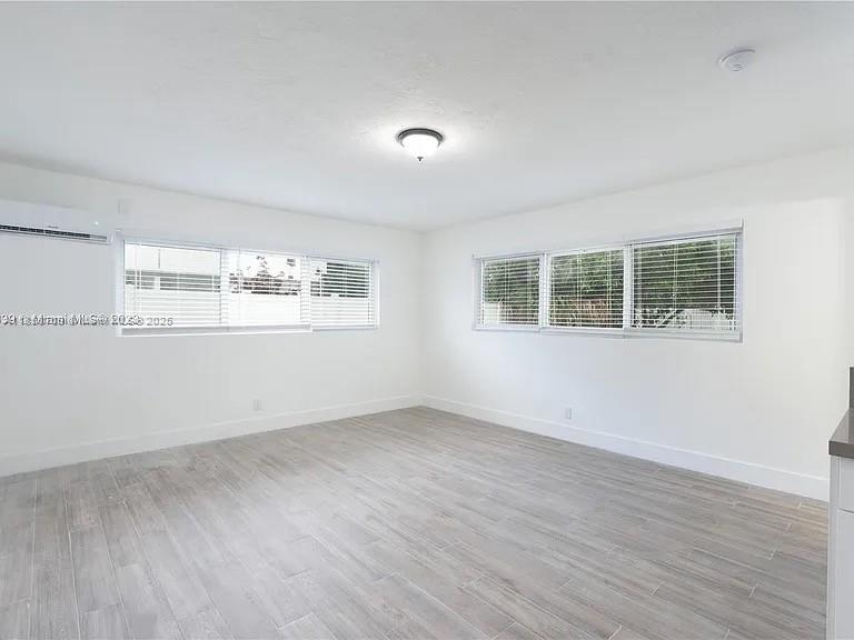 NORTH HOLLYWOOD SQUARE AM - Residential Lease