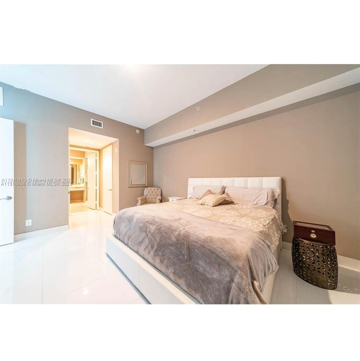 THE OAKS I CONDO - Residential