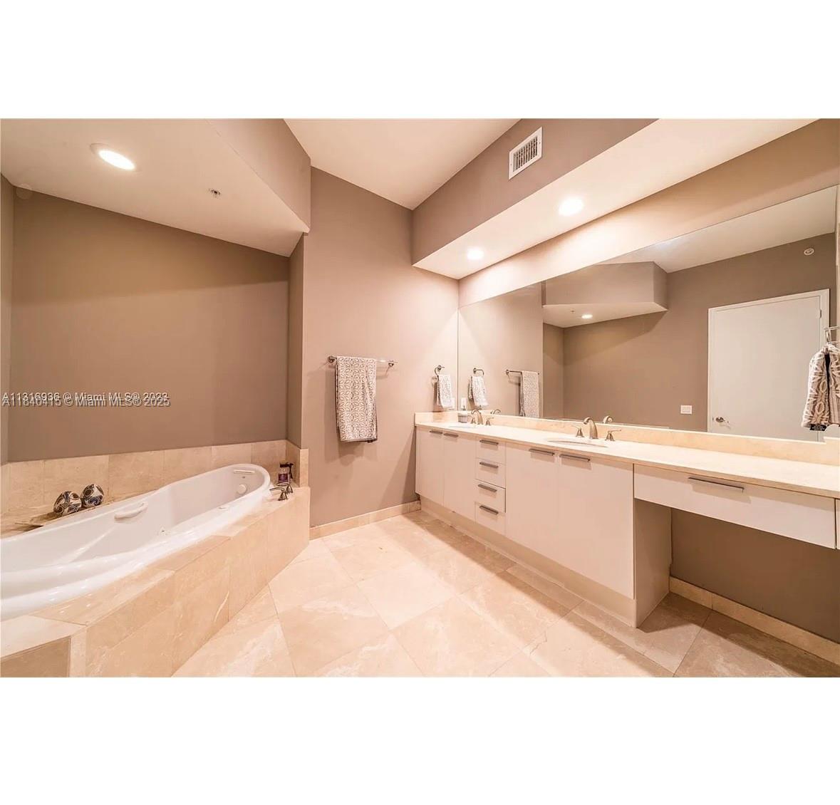 THE OAKS I CONDO - Residential