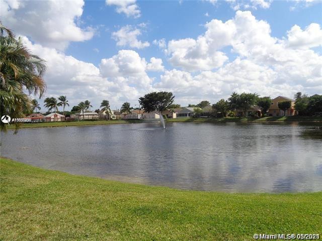 VILLAS AT LAKEVIEW CONDO - Residential Lease