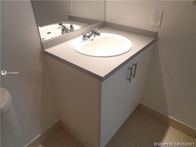 VILLAS AT LAKEVIEW CONDO - Residential Lease