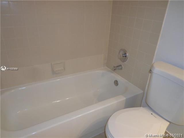 VILLAS AT LAKEVIEW CONDO - Residential Lease