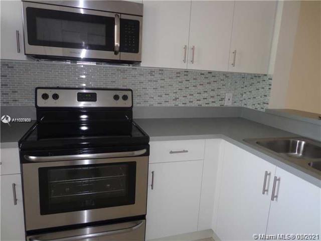 VILLAS AT LAKEVIEW CONDO - Residential Lease