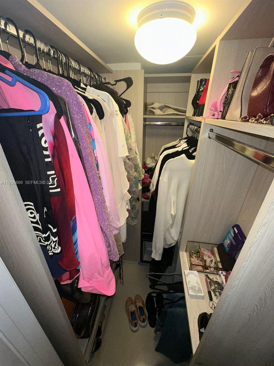 INFINITY AT BRICKELL COND - Residential