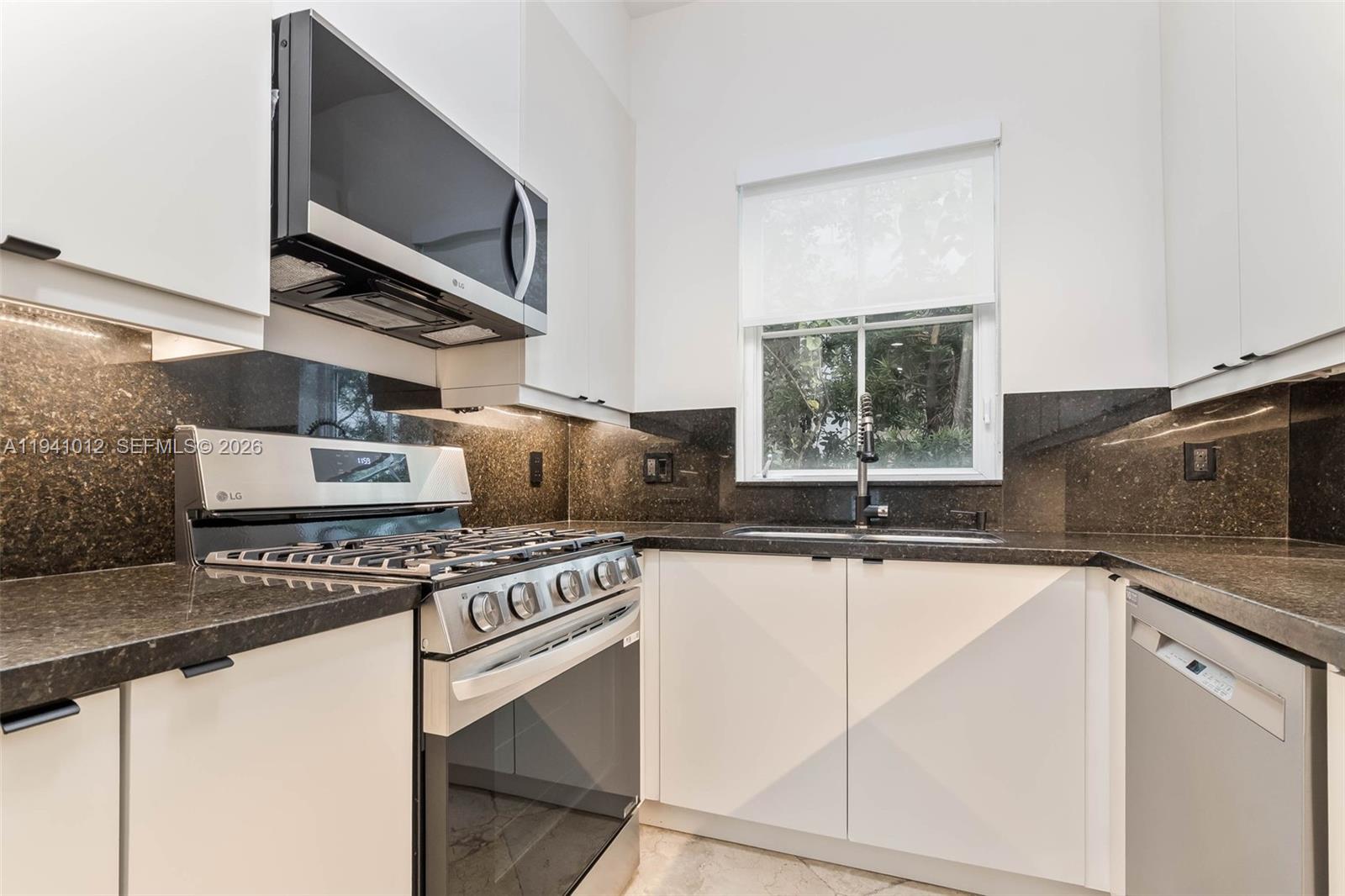 Madeira Townhomes - Residential