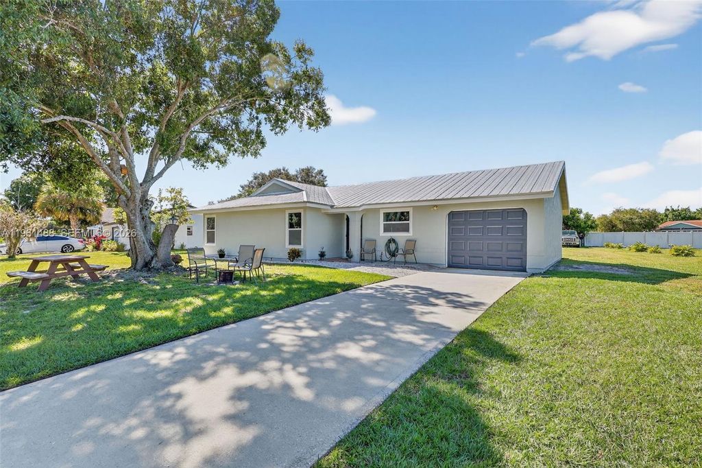 Photo of 1610 SE Burning Ln, Port St Lucie, FL 34952 (MLS # A11961488)