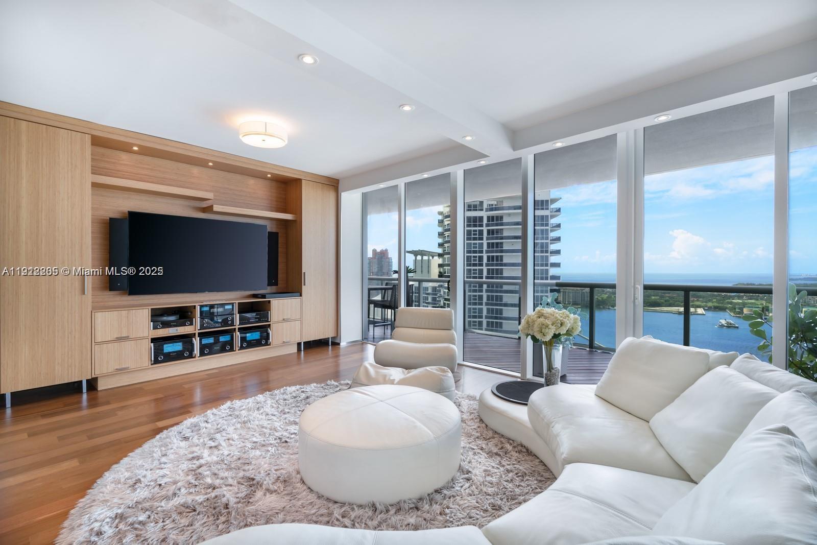 ICON CONDO - Residential