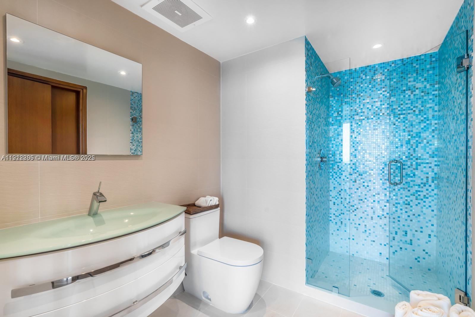 ICON CONDO - Residential