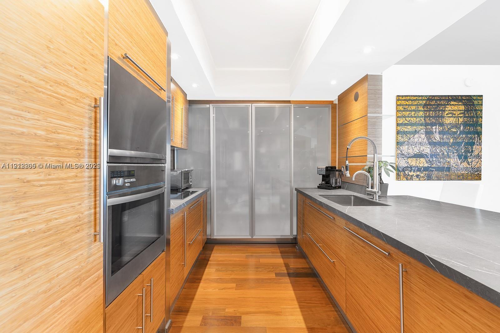 ICON CONDO - Residential