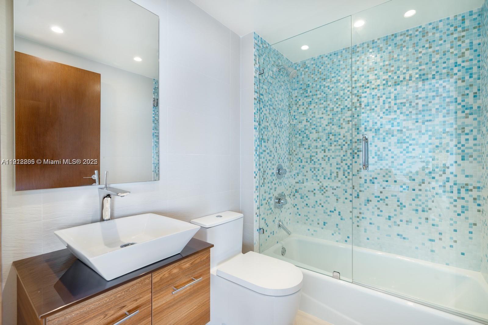 ICON CONDO - Residential