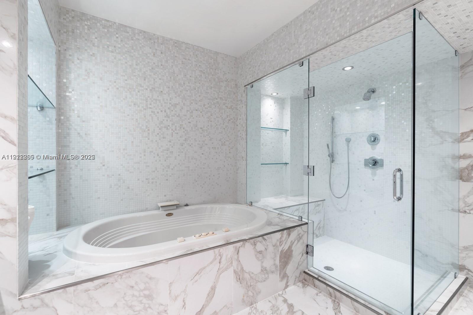 ICON CONDO - Residential