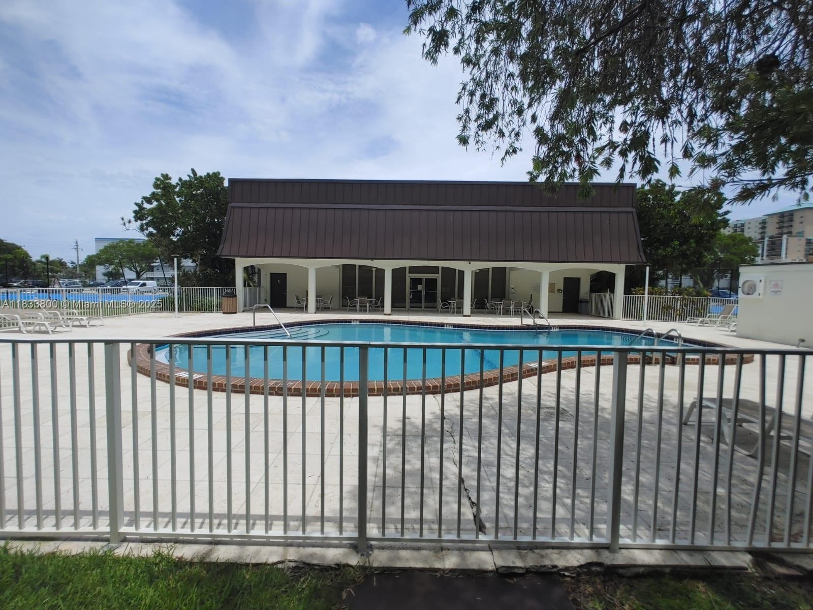 GREAT LOCATION IN THE HEART OF DANIA BEACH, CLOSE TO BEACHES AND EVERYTHING