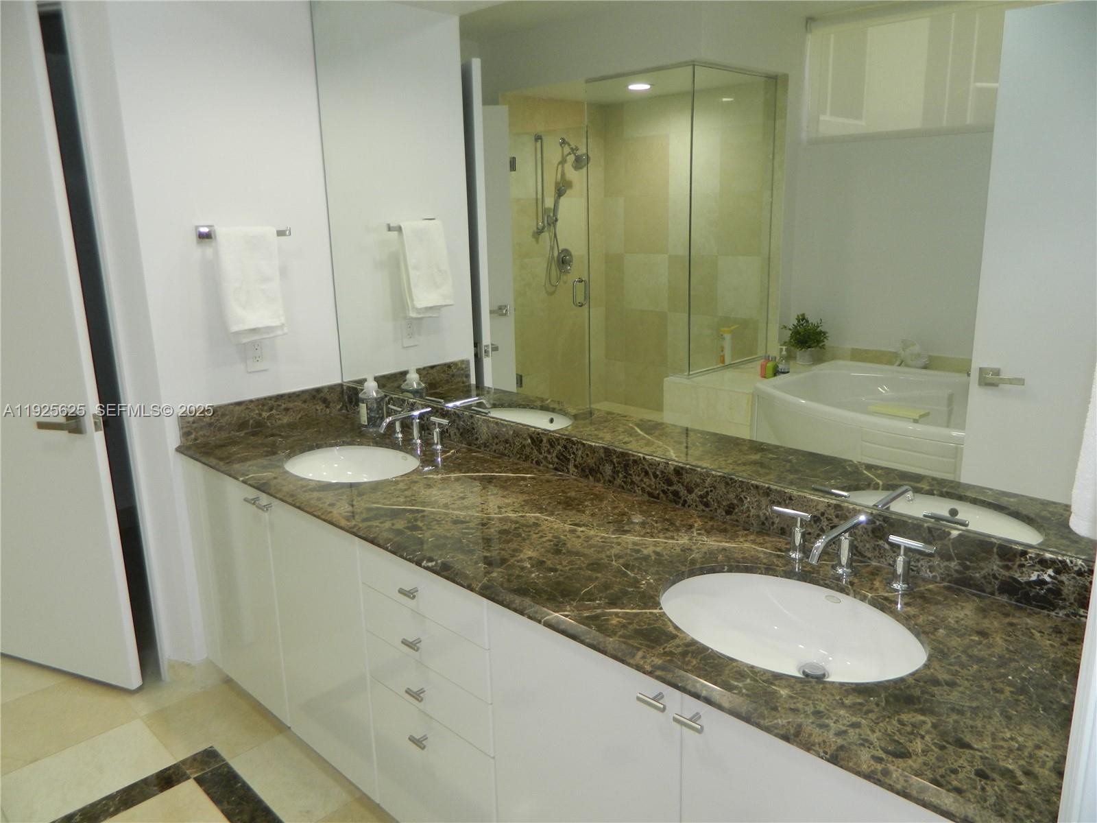 THE PINNACLE CONDO - Residential