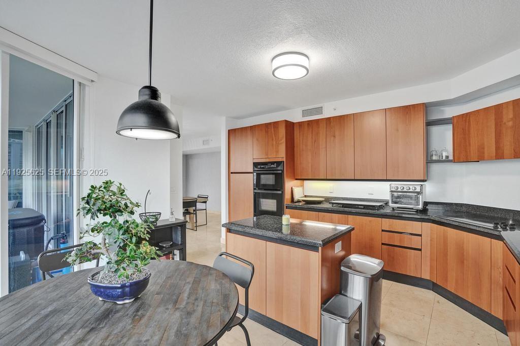 THE PINNACLE CONDO - Residential