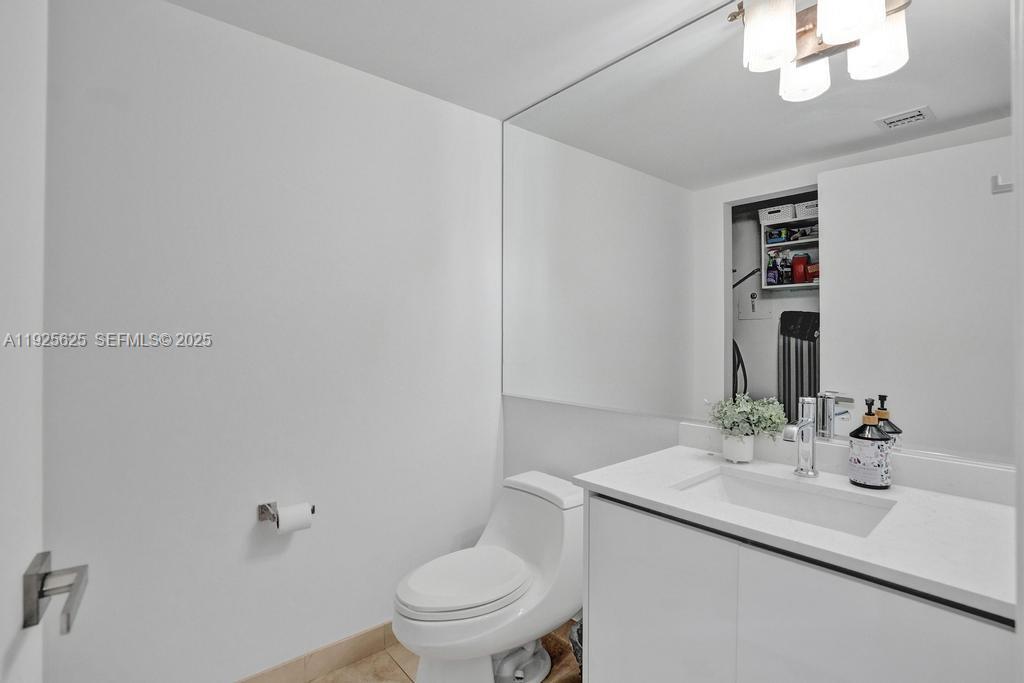 THE PINNACLE CONDO - Residential