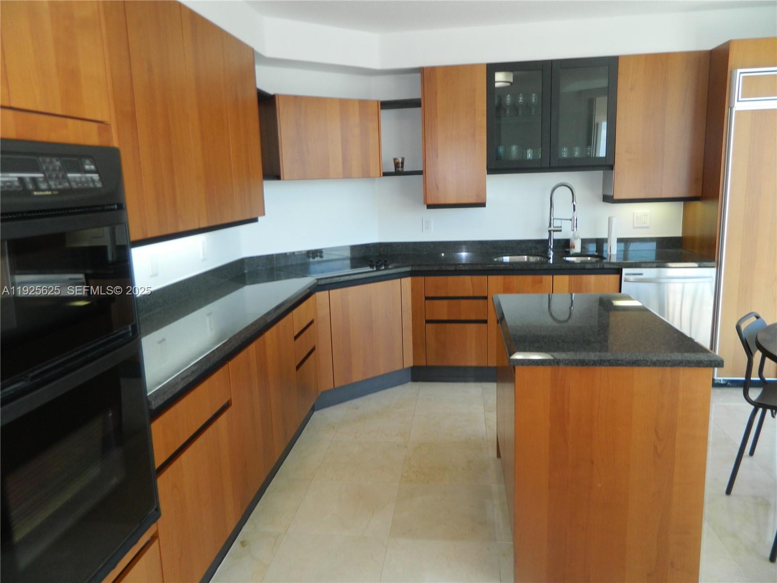 THE PINNACLE CONDO - Residential