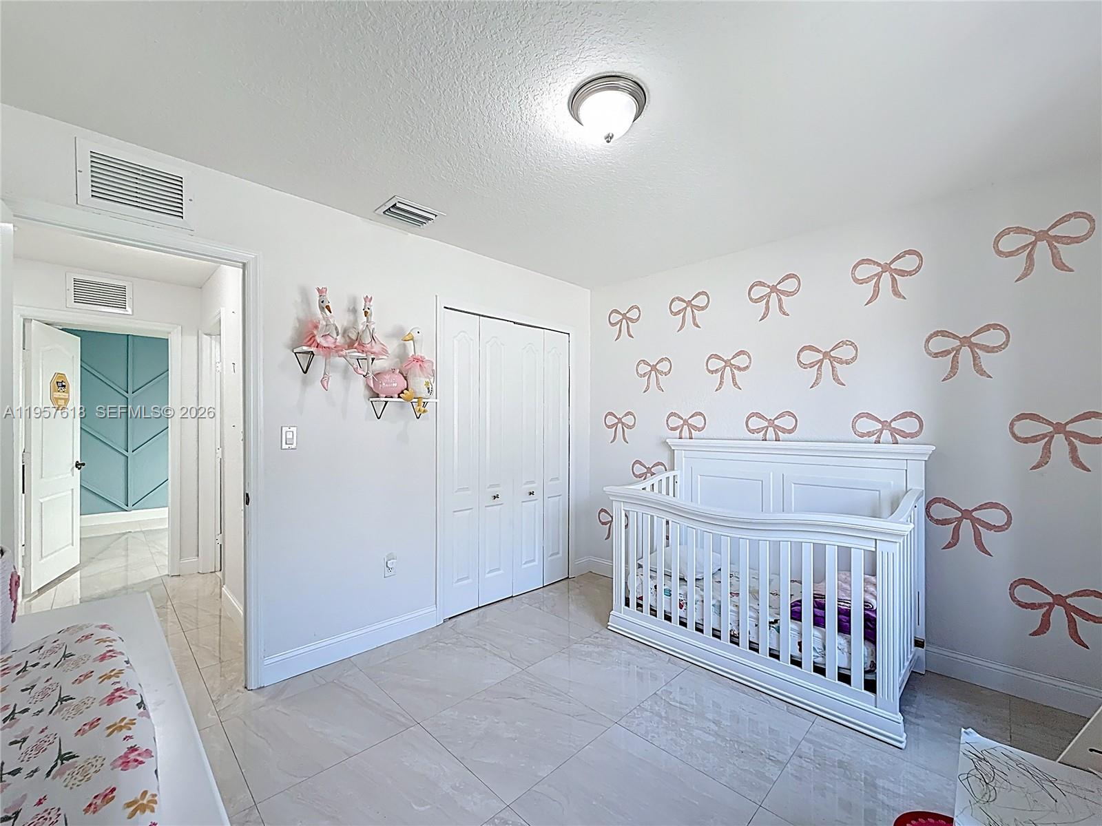 C B PALMS - Residential Lease