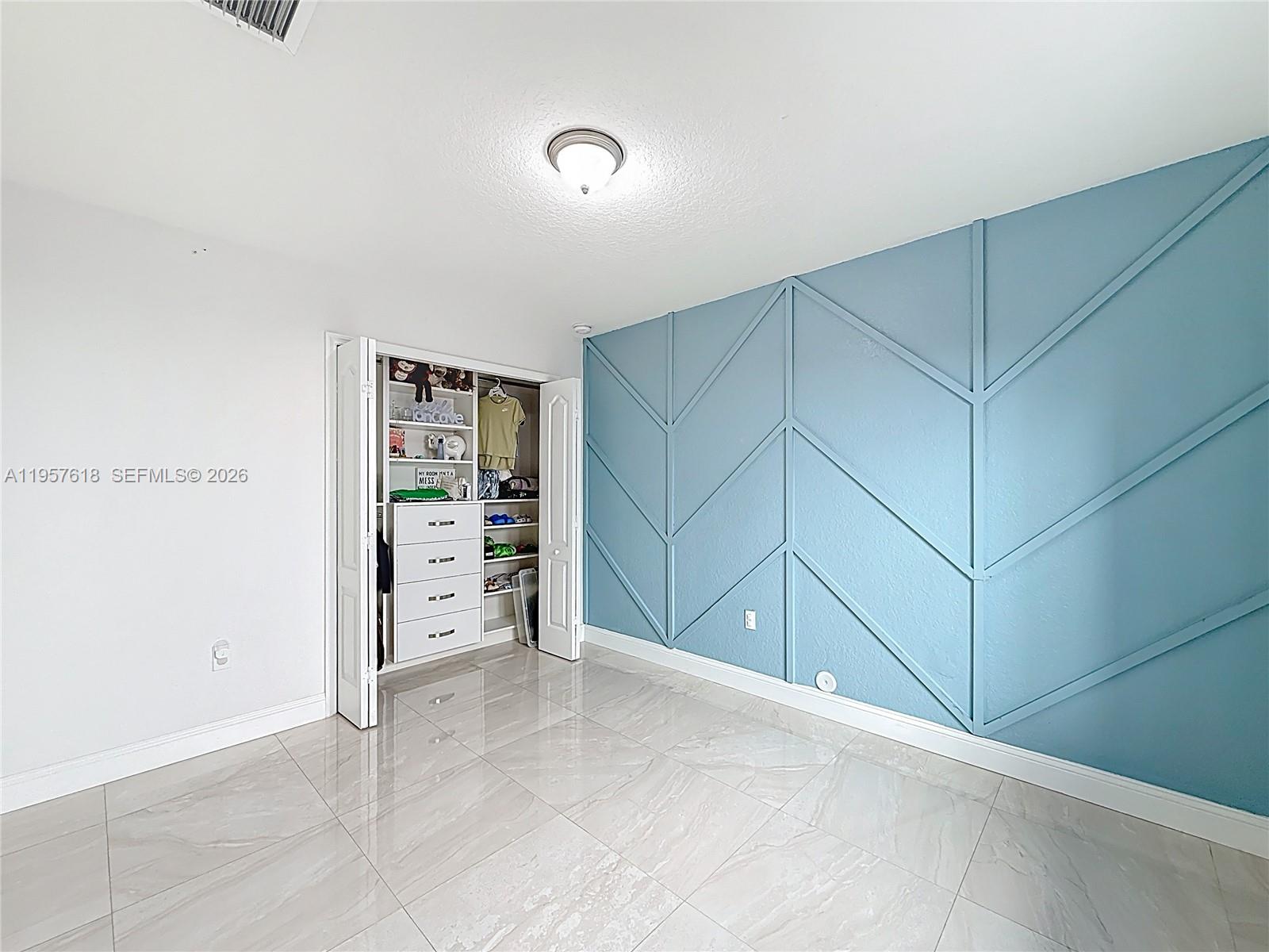 C B PALMS - Residential Lease