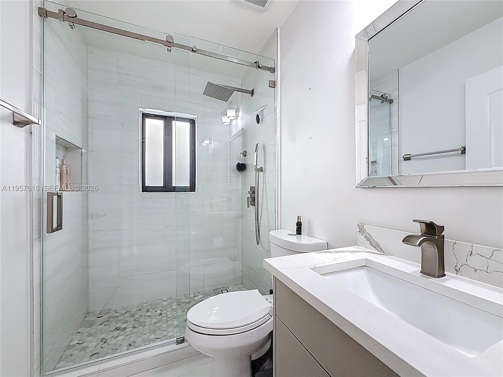 C B PALMS - Residential Lease