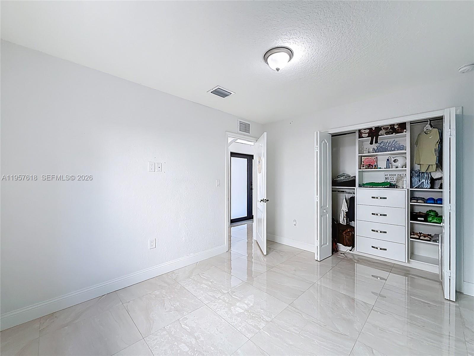 C B PALMS - Residential Lease