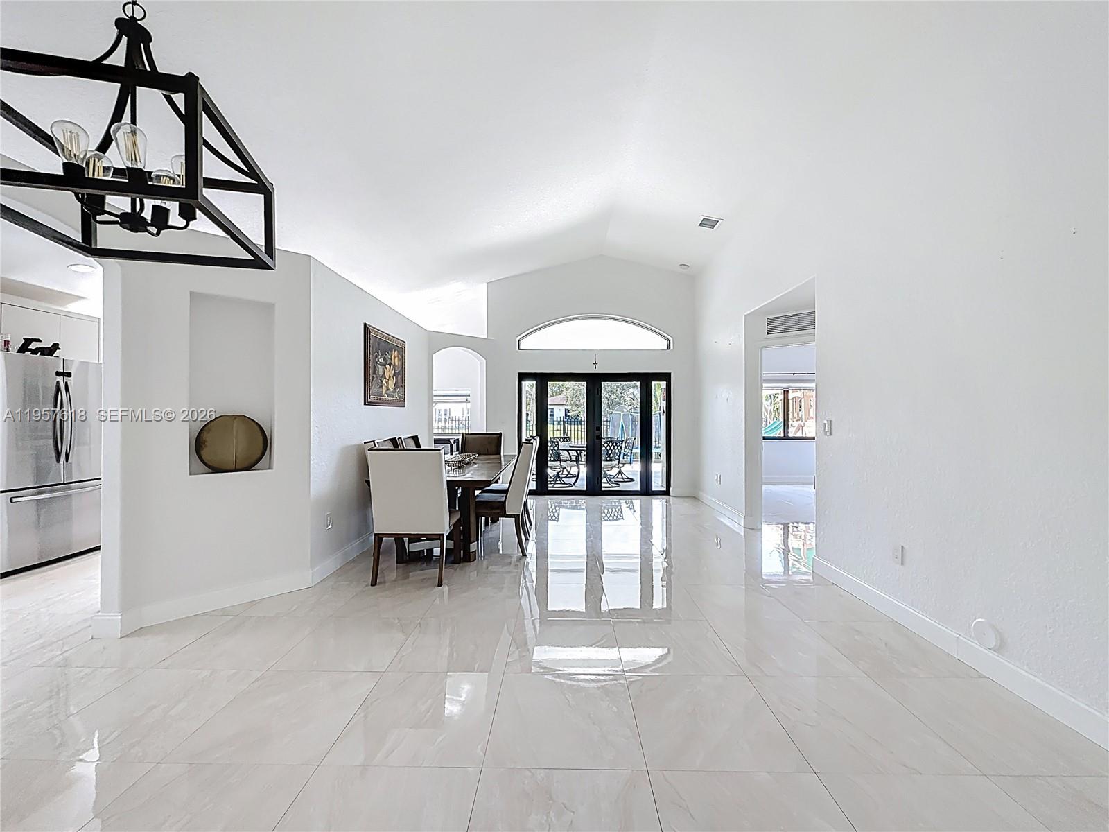 C B PALMS - Residential Lease