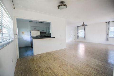 73 Edgewater Dr 3 Coral Gables FL 33133