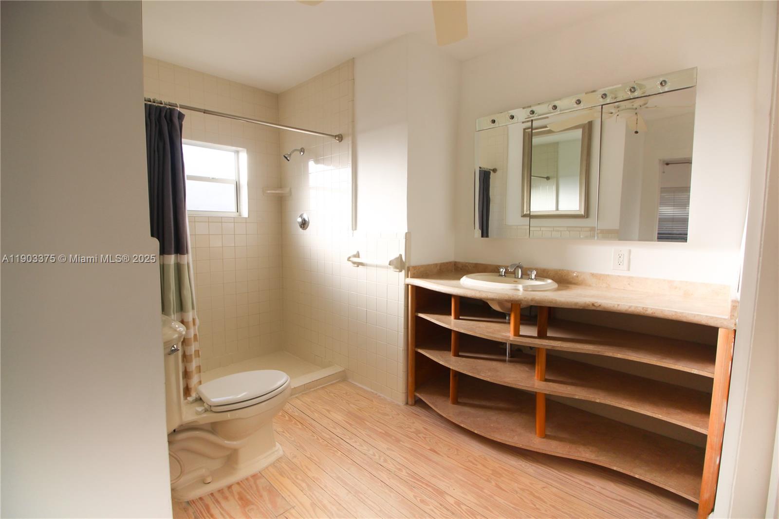 SUNRISE HARBOUR REV PL - Residential