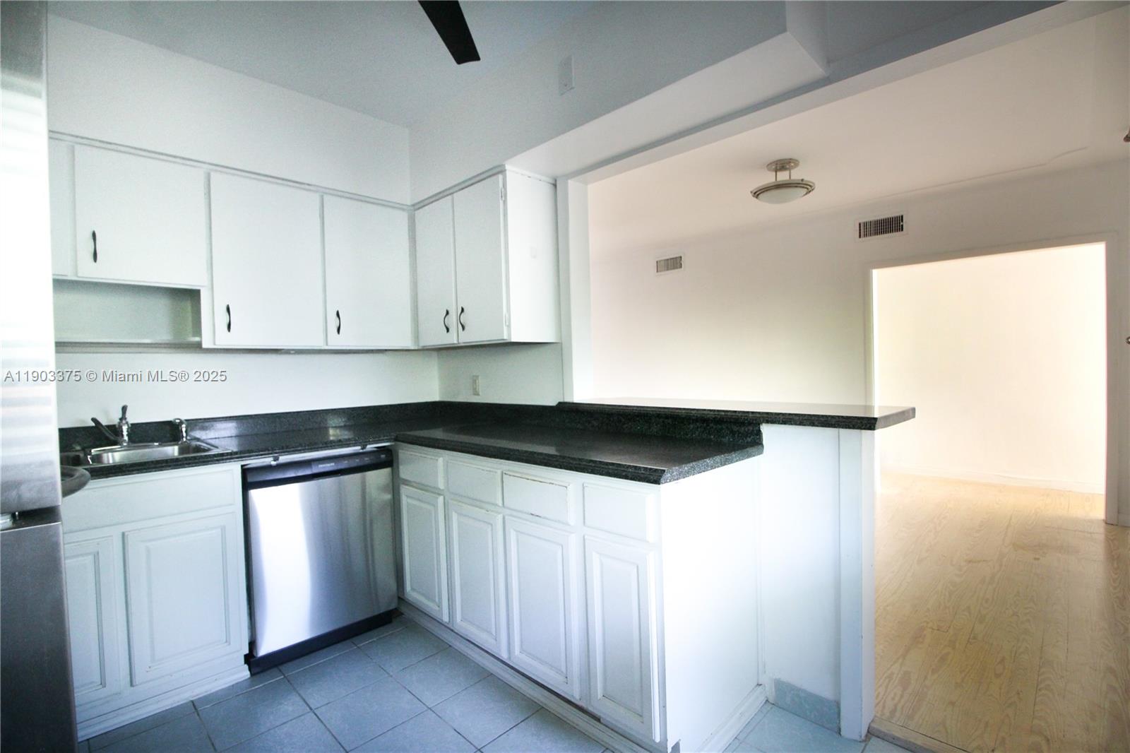 SUNRISE HARBOUR REV PL - Residential