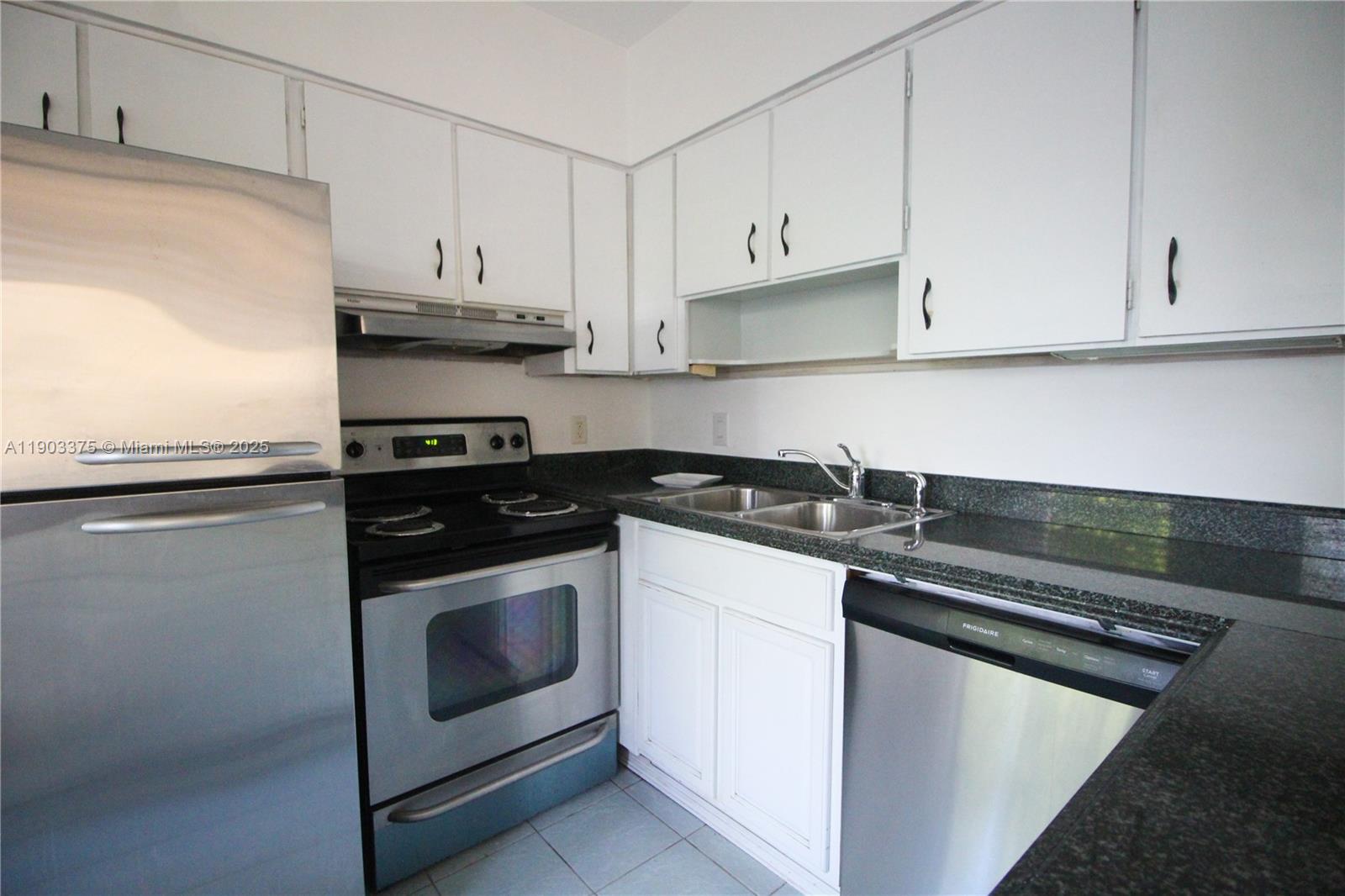 SUNRISE HARBOUR REV PL - Residential