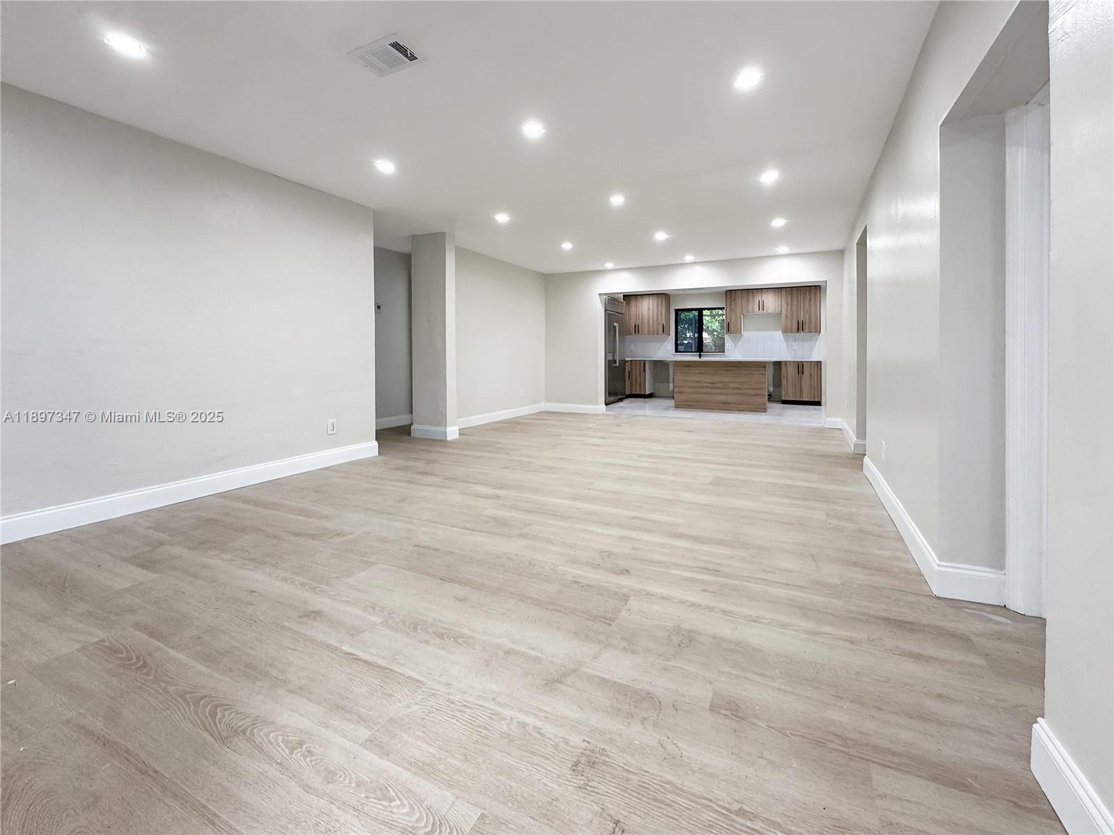 BROADVIEW PARK - Residential