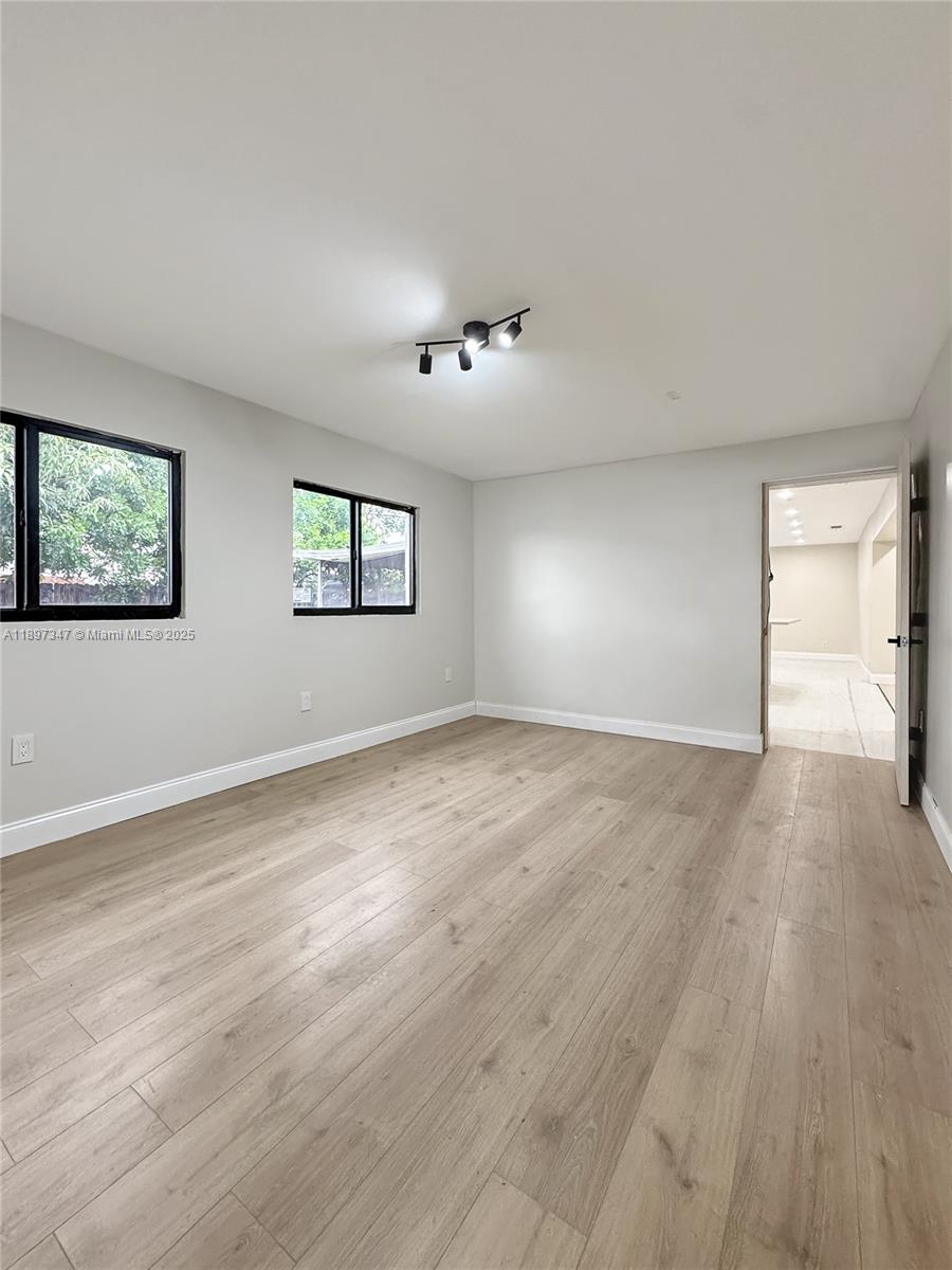 BROADVIEW PARK - Residential