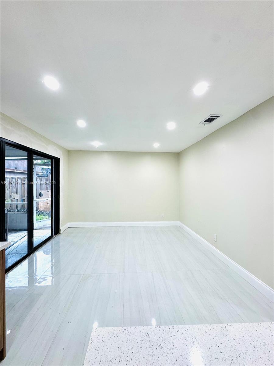 BROADVIEW PARK - Residential