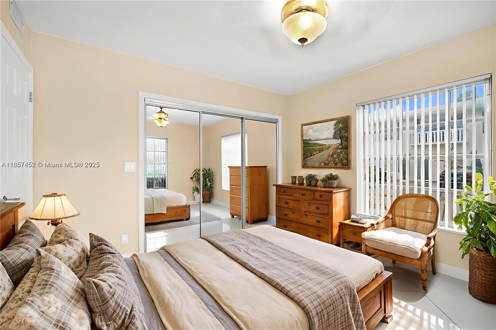 IMPERIAL POINT COLONNADES - Residential