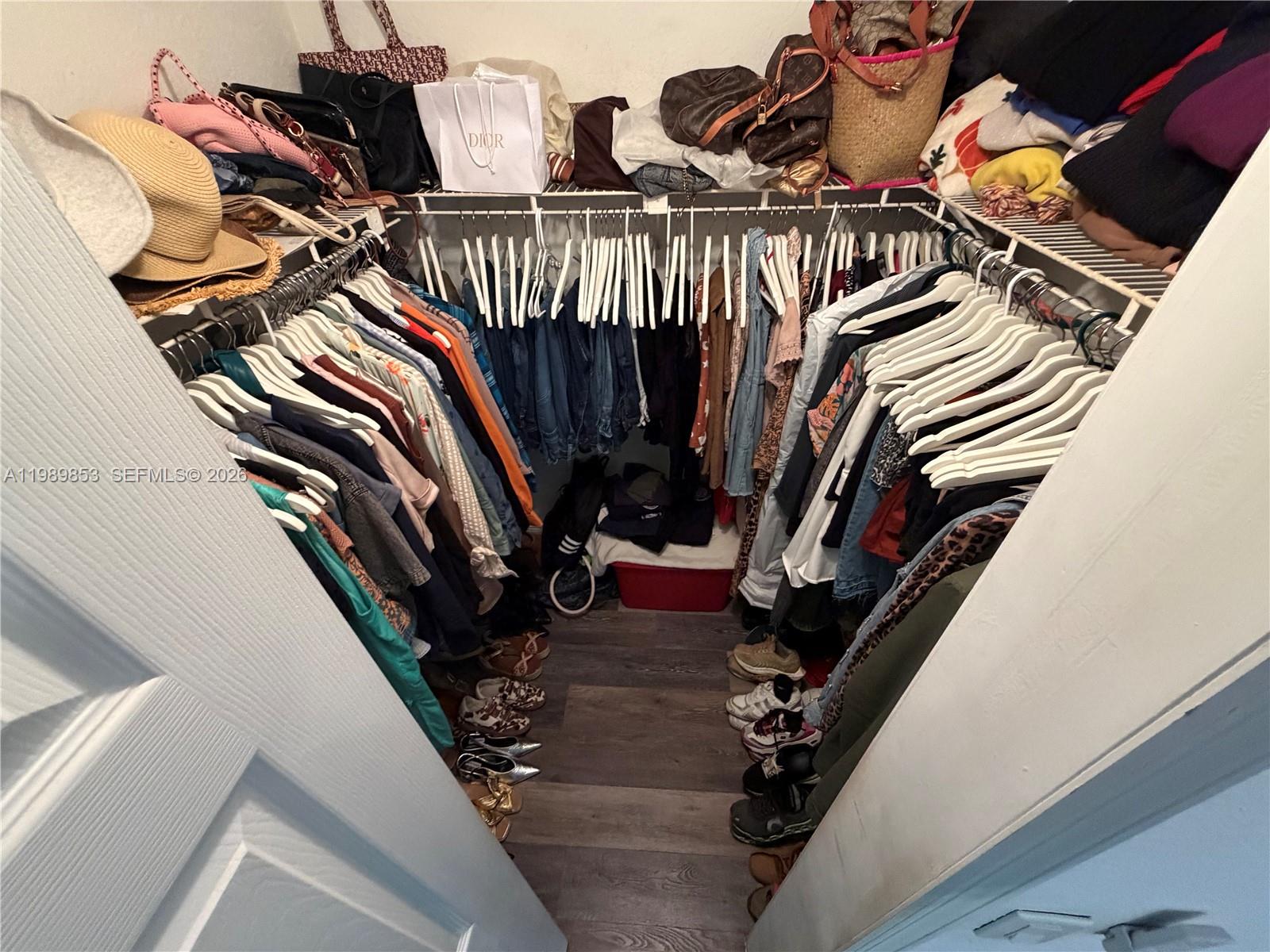 VISTA LAGO AT THE HAMMOCK - Residential