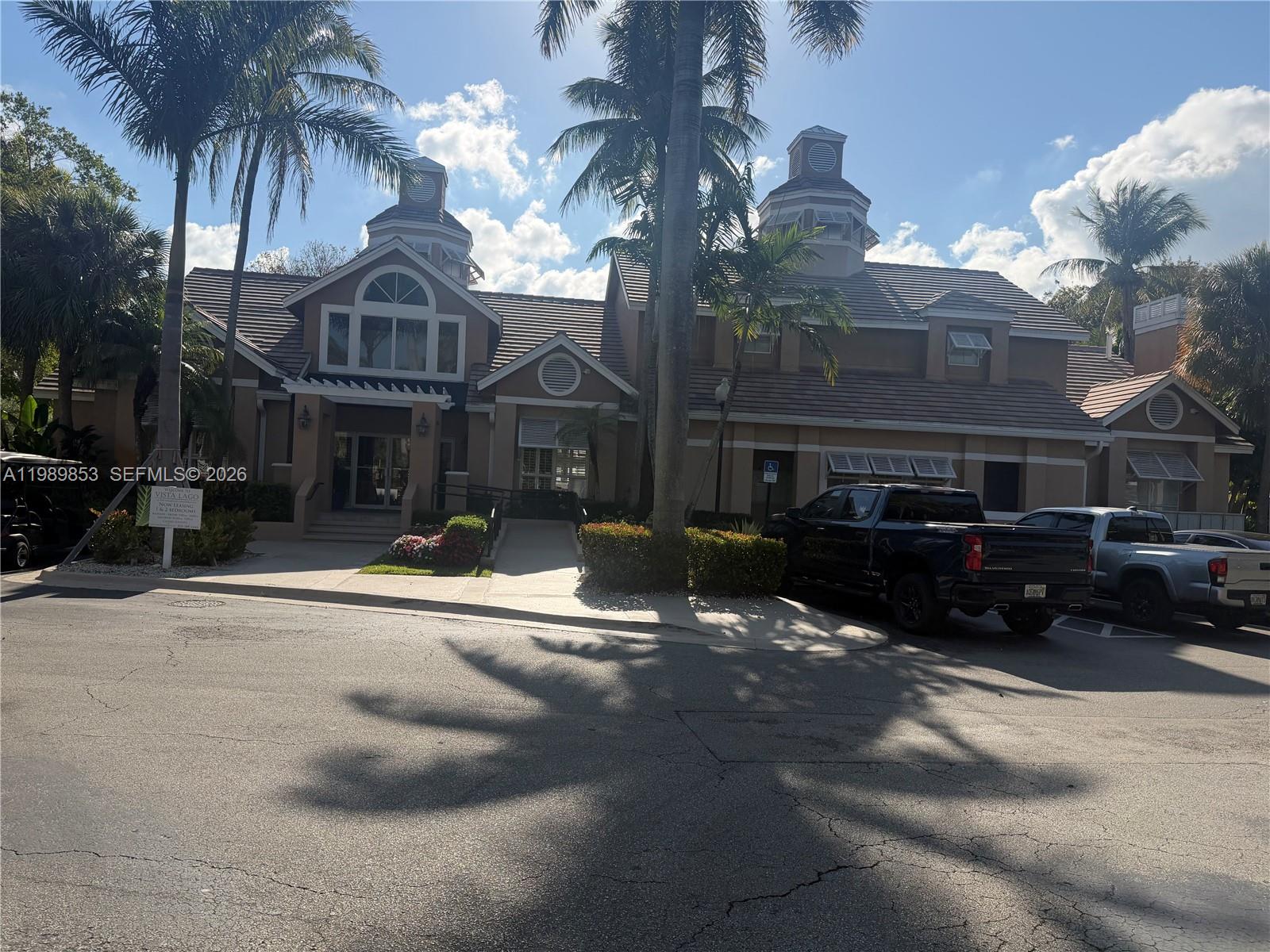 VISTA LAGO AT THE HAMMOCK - Residential